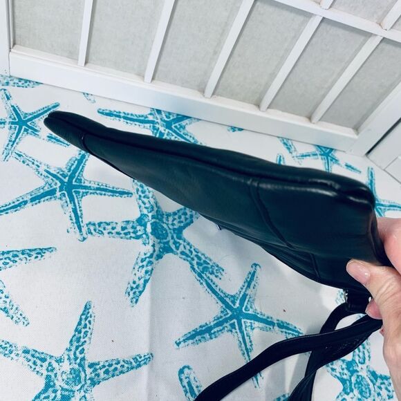 Black Crossbody Handbag - Picture 5 of 10